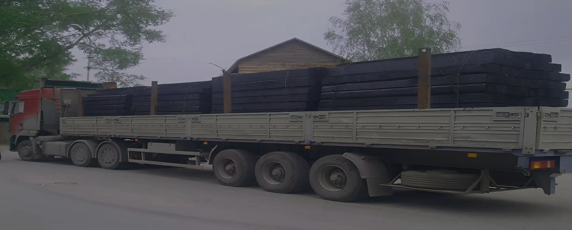 Сервис от транспортной компании по доставке шпал по России из Лузы автотранспортом